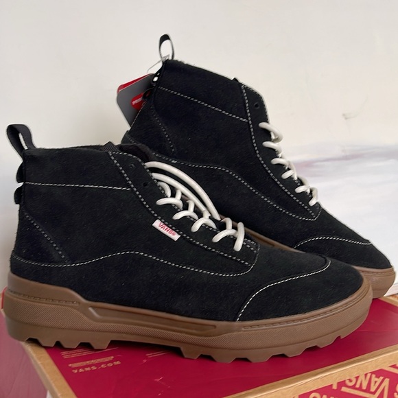 Vans WMNS Colfax Boot Mte-1
Gum/Black
VN000BCGW9Q
BOOTS Sneakers - Picture 6 of 16